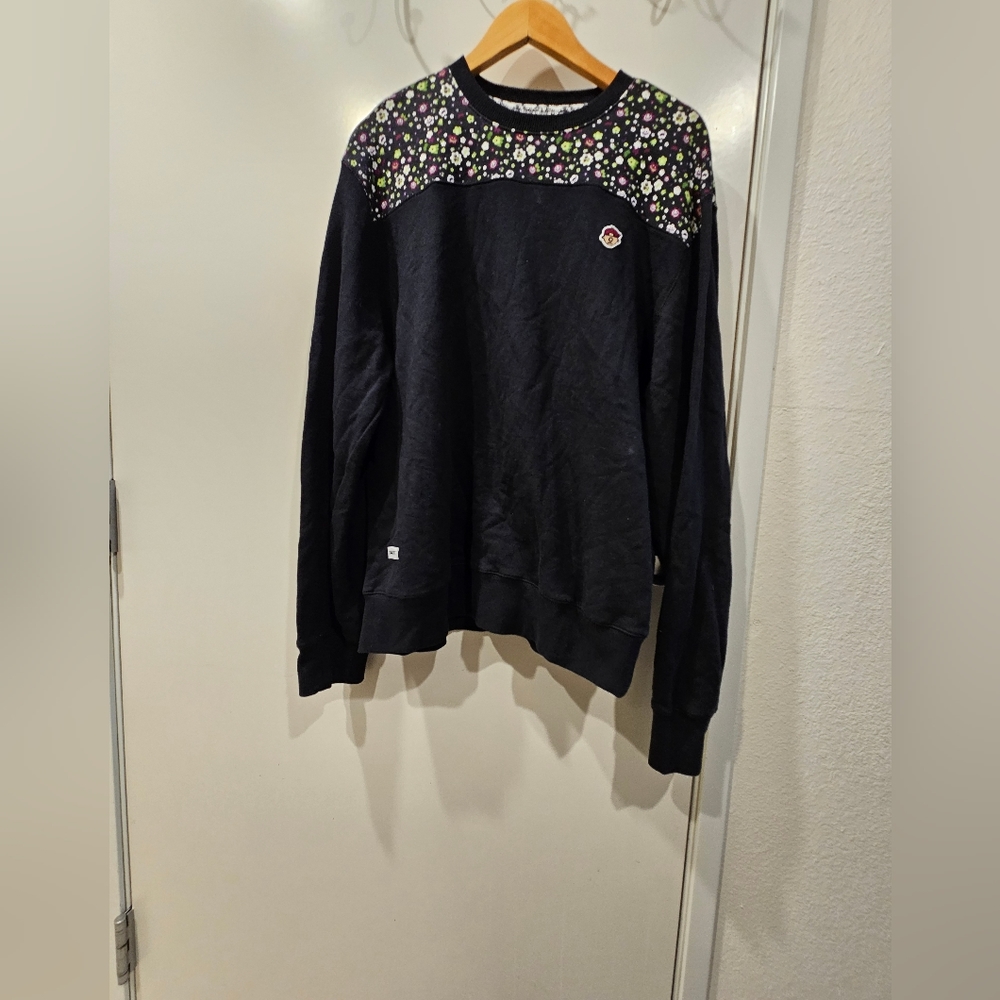 GUC TRUKFIT Men's Medium Black Sweatshirt  Skateboarding Streetwear  Floral